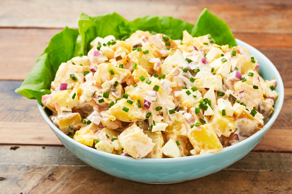 Easy and delicious potato salad recipe that goes well with any braai meat you are having with friends on the weekend. Grab your favorite wine/beer and some musi atchar and enjoy this easy braai potato salad! 
